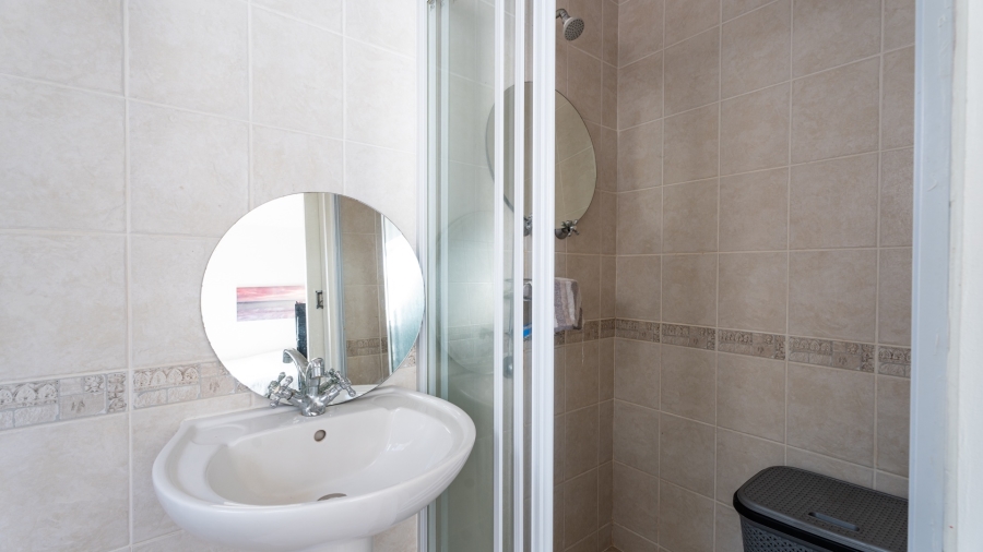 5 Bedroom Property for Sale in Uniepark Western Cape